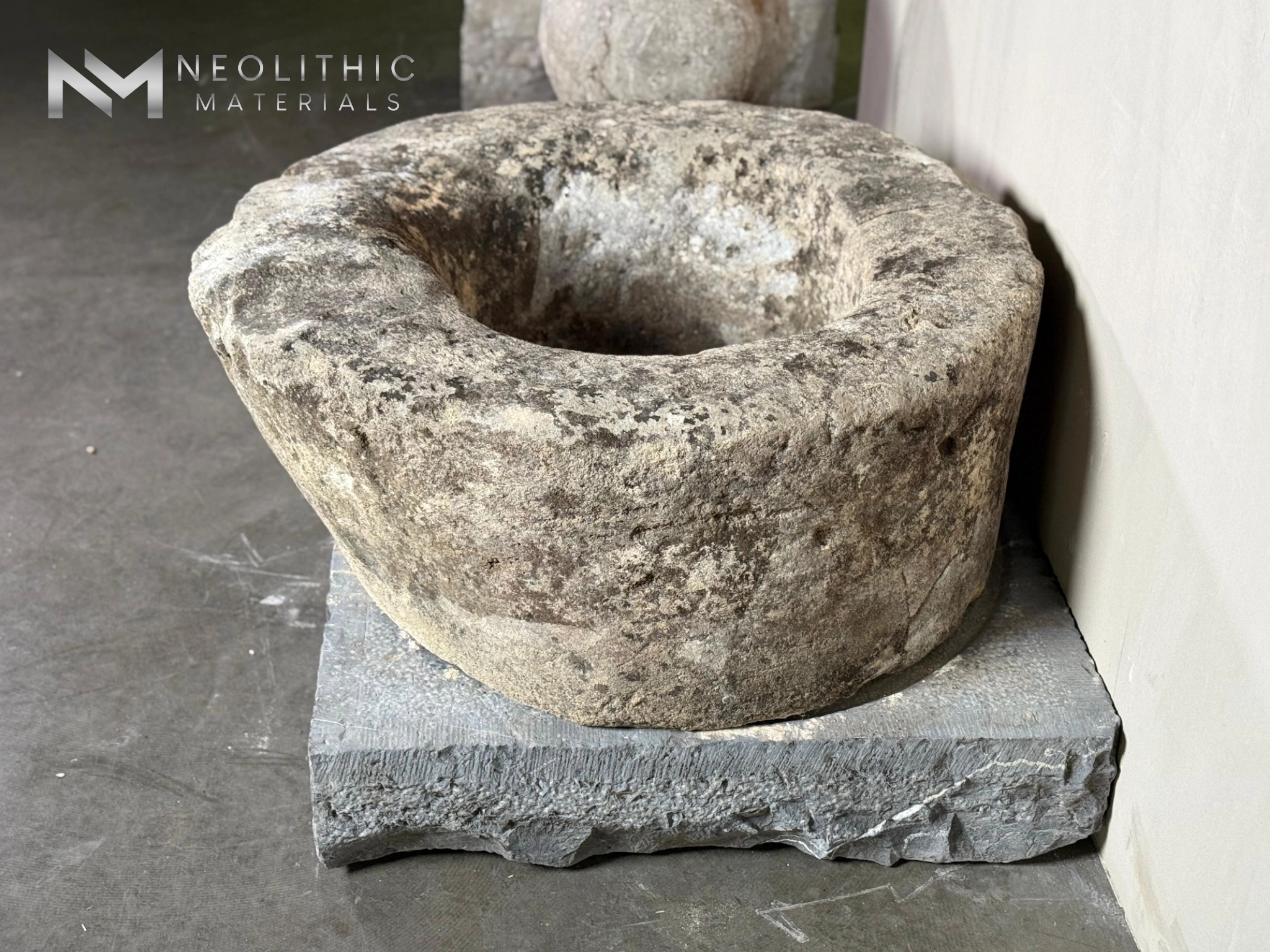 French Antique 18th Century Petit Limestone Well - Image 2